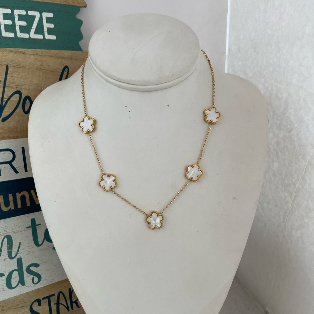 FAMILY VINTAGE STATEMENT NECKLACE